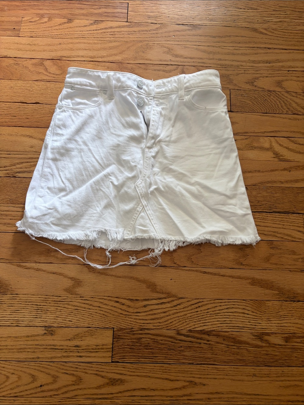 PAIGE Aideen Denim Mini Skirt in Crisp White. Size 24.